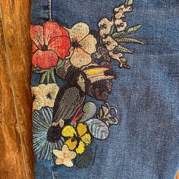 COPY - Topshop Moto Jamie High Rise Appliqué Jean… - Picture 4 of 6